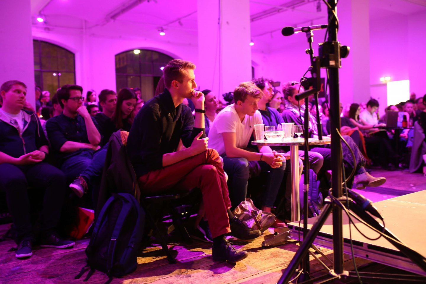 Studenten Podium Gery Keszler Kardinal Christoph Schönborn TALK Zwischen zwei Welten - eine Begegnung als Tabubruch WUK Figlhaus Wien Akademie für Dialog und Evangelisation