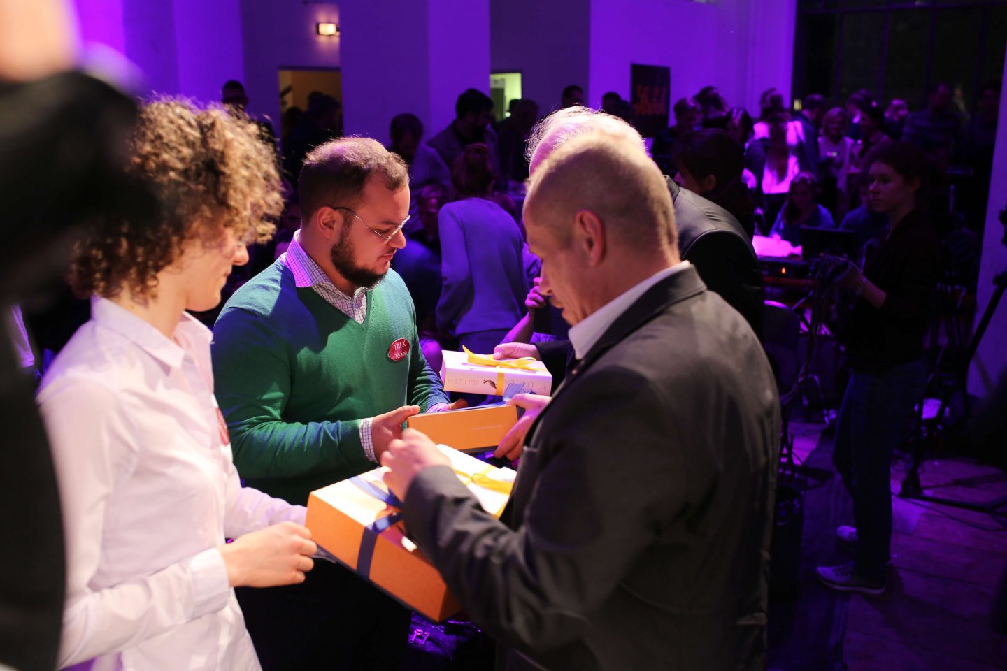 Studenten Gery Keszler Kardinal Christoph Schönborn TALK Zwischen zwei Welten - eine Begegnung als Tabubruch WUK Figlhaus Wien Akademie für Dialog und Evangelisation