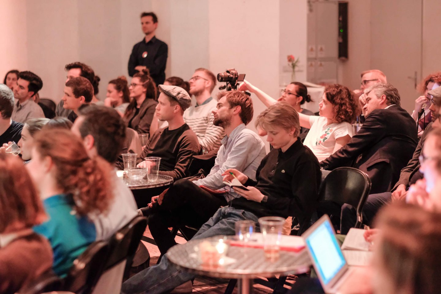 studenten laptop reinhold bilgeri tanja wehsely emmanuel fleckenstein talk wuk figlhaus wien akademie für dialog und evangelisation